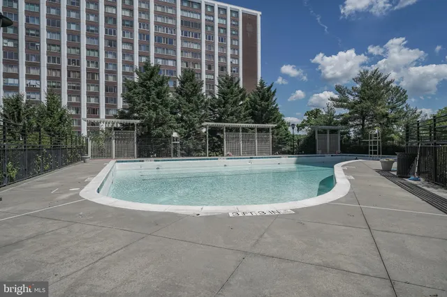 $2,195 | 11710 Old Georgetown Road, Unit 809, North Bethesda, MD 20852