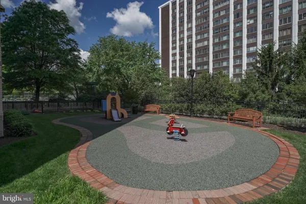 $2,195 | 11710 Old Georgetown Road, Unit 809, North Bethesda, MD 20852