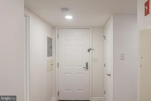 $2,195 | 11710 Old Georgetown Road, Unit 809, North Bethesda, MD 20852