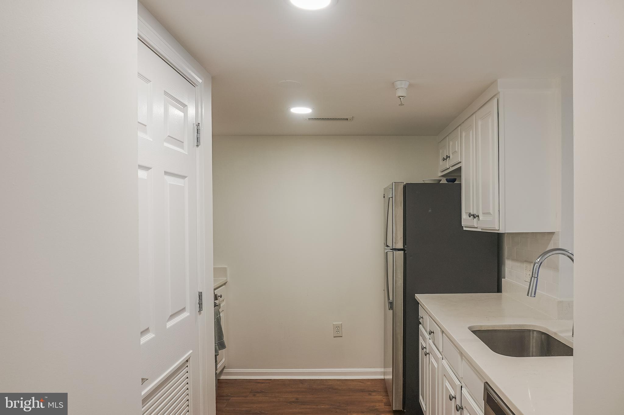 11710 Old Georgetown Road, Unit 809 North Bethesda, MD 20852 - Photo 8 of 52 Kitchen
