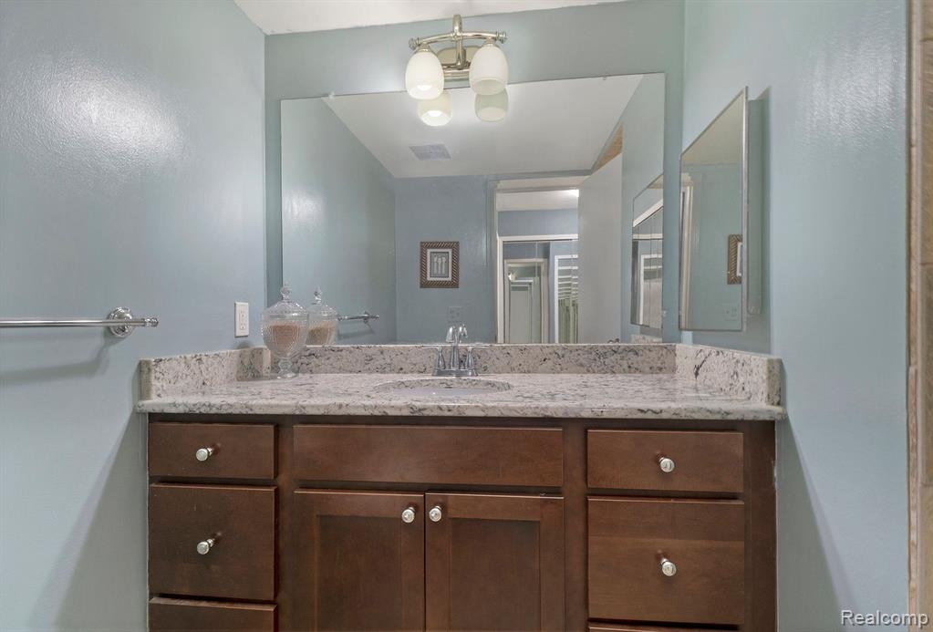 29652 Middlebelt Road, Unit 36 Farmington, MI 48334 - Photo 17 of 20