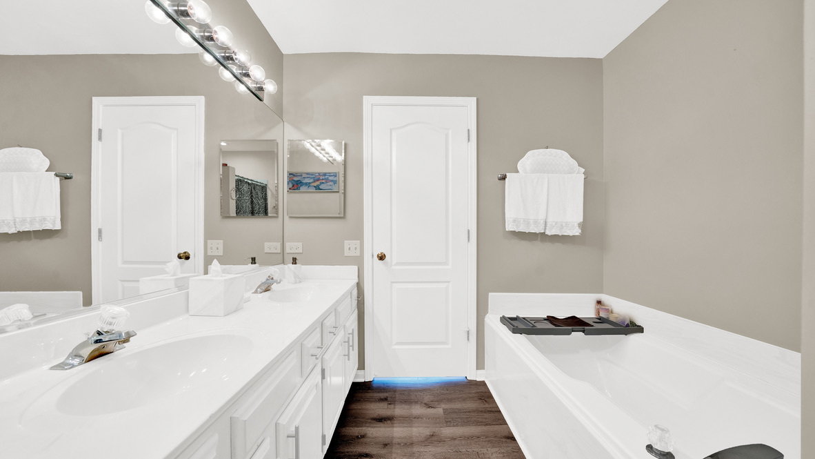 Undisclosed Address Palatine, IL 60067 - Photo 21 of 27 a spacious bathroom with a double vanity sink a mirror and bathtub