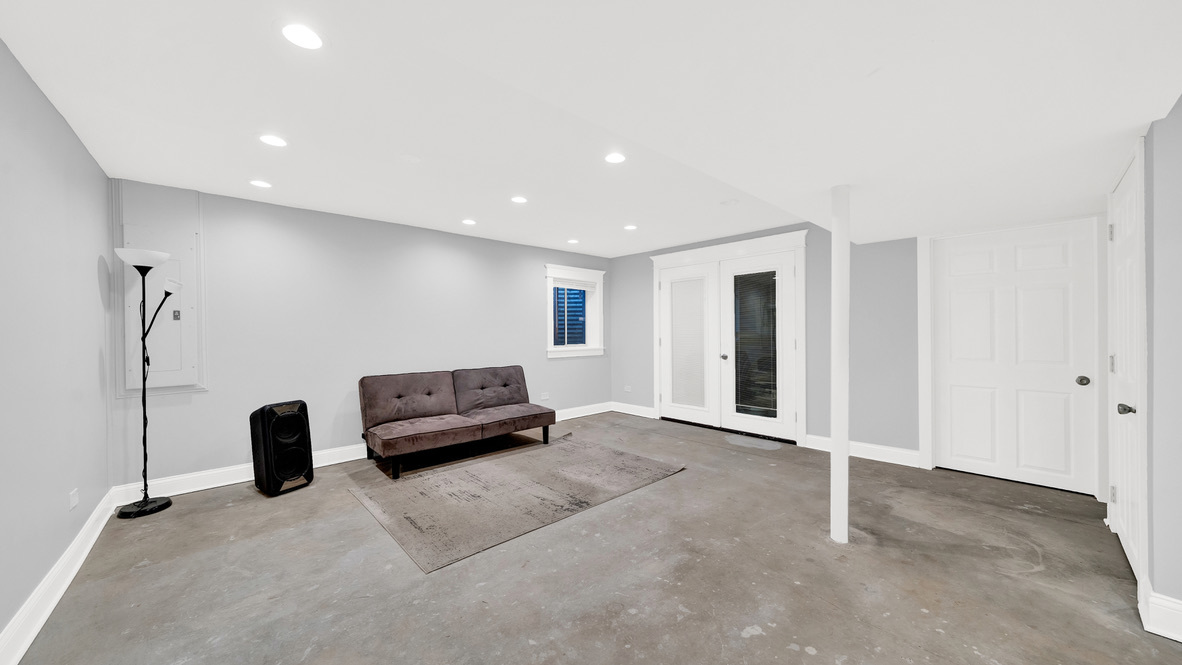 Undisclosed Address Palatine, IL 60067 - Photo 23 of 27 a view of an empty room with gym equipment