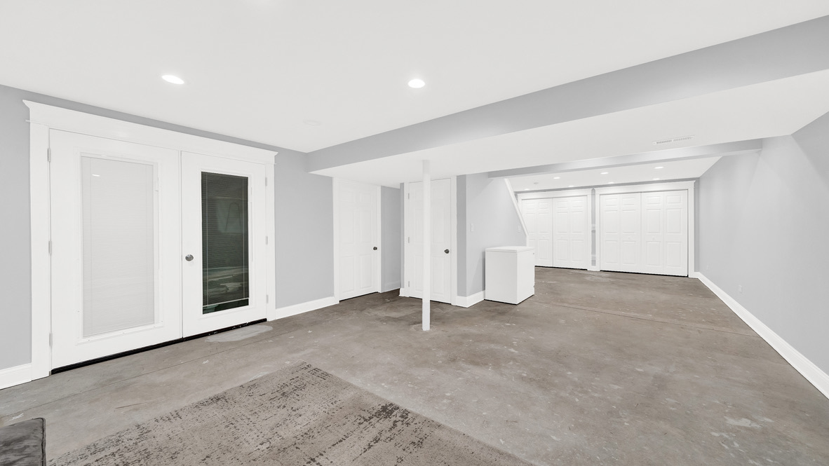 Undisclosed Address Palatine, IL 60067 - Photo 24 of 27 a view of an empty room with window