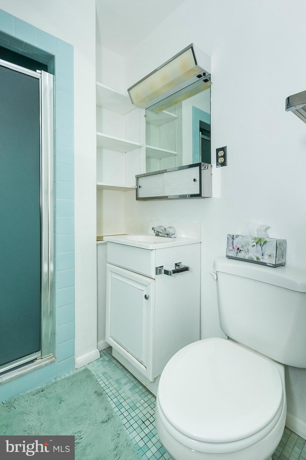 6738 Fordcrest Road Baltimore, MD 21237 - Photo 17 of 28 a bathroom with a toilet a sink and mirror