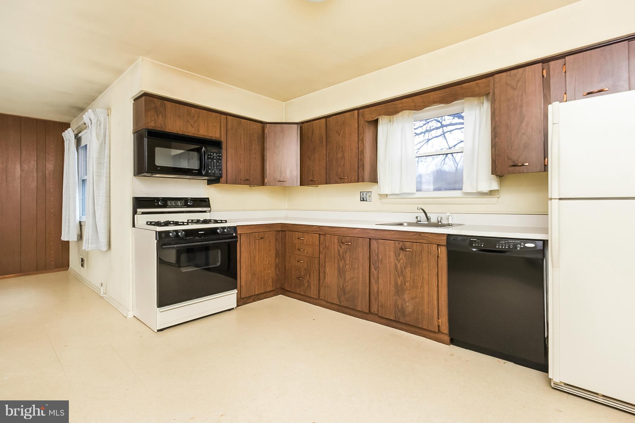 6738 Fordcrest Road Baltimore, MD 21237 - Photo 8 of 28 a kitchen with a refrigerator stove and sink