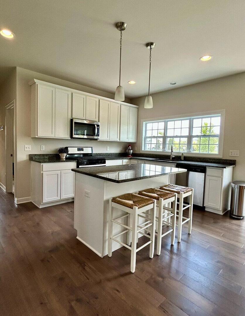 1109 Nottingham Road Sycamore, IL 60178 - Photo 2 of 27