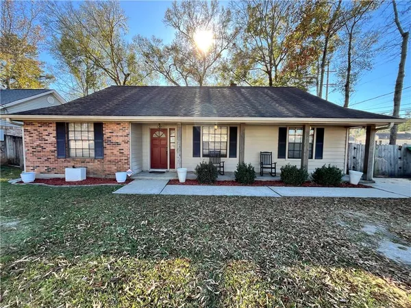 $1,700 | 950 Joans Street, Mandeville, LA 70448