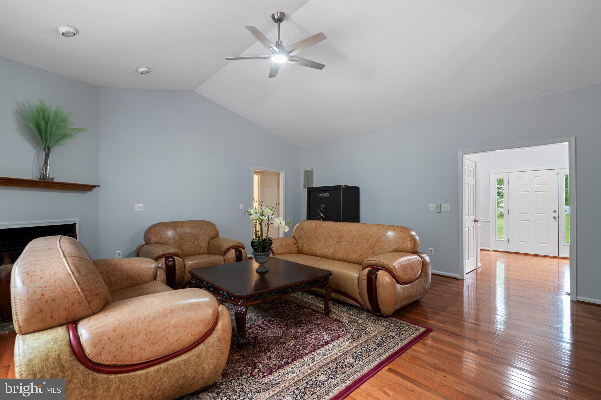 13647 Van Doren Road Manassas, VA 20112 - Photo 14 of 49 Spacious living room