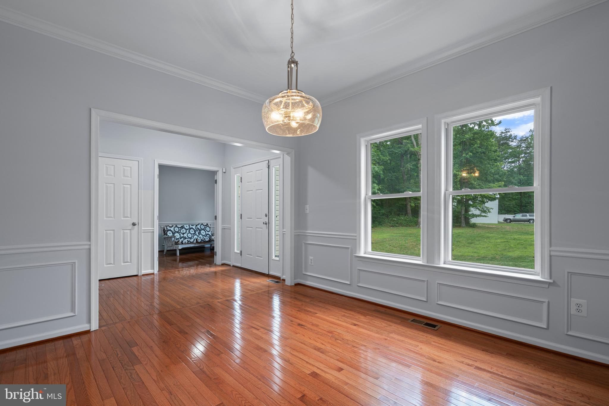 13647 Van Doren Road Manassas, VA 20112 - Photo 5 of 49 Elegant chair rail molding