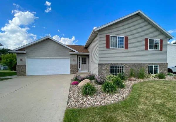 $363,900 | 905 3rd Street Northwest, Byron, MN 55920