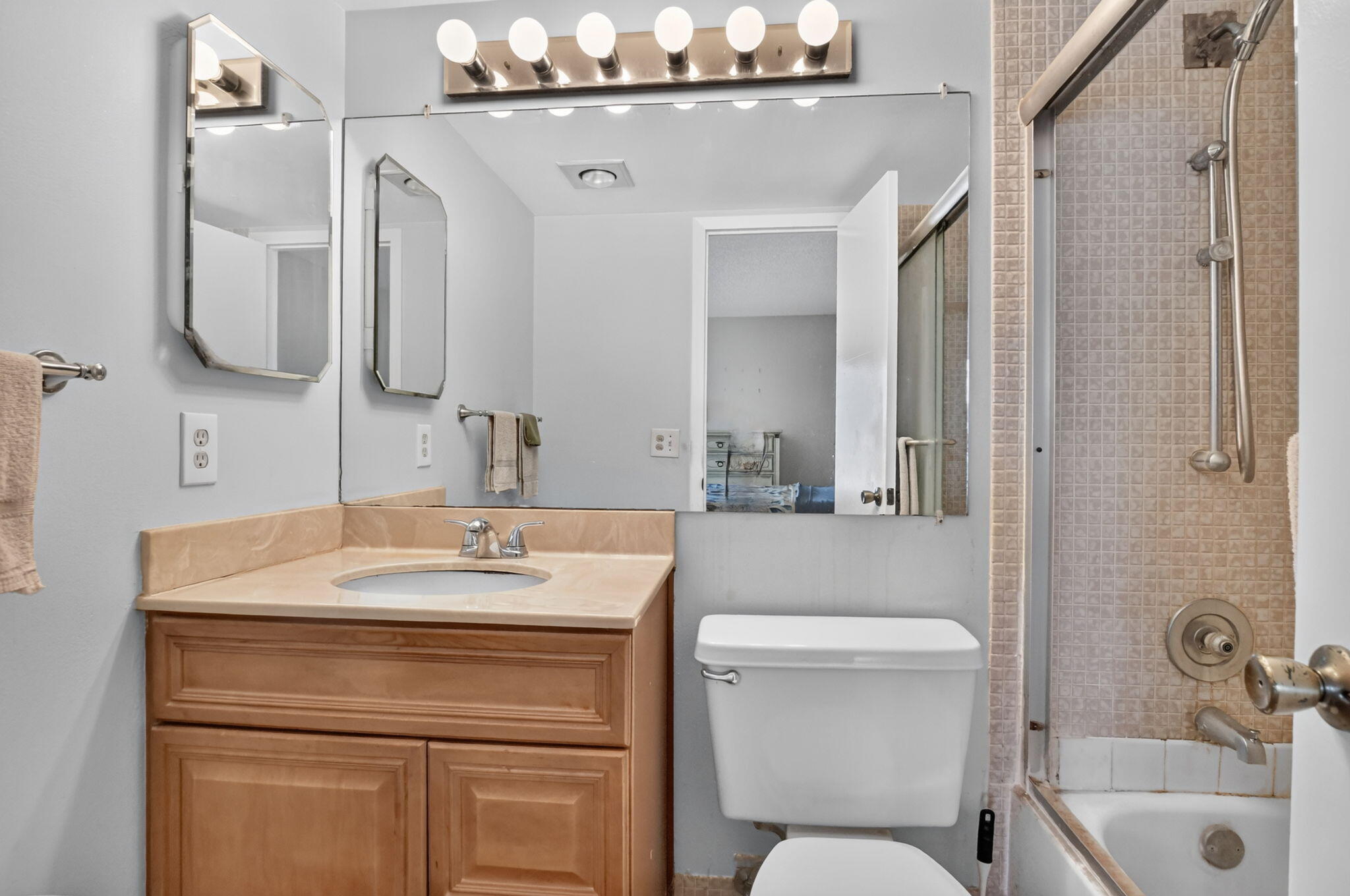 3090 Wolverton East Boca Raton, FL 33434 - Photo 15 of 42 Primary Bathroom