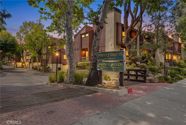 $4,600 | 21900 Marylee Street, Unit 257, Woodland Hills, CA 91367