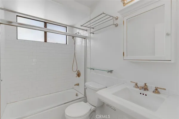 $4,600 | 21900 Marylee Street, Unit 257, Woodland Hills, CA 91367