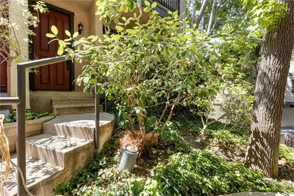 $4,600 | 21900 Marylee Street, Unit 257, Woodland Hills, CA 91367
