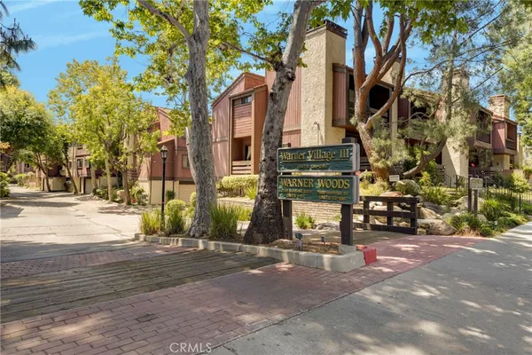 $4,600 | 21900 Marylee Street, Unit 257, Woodland Hills, CA 91367