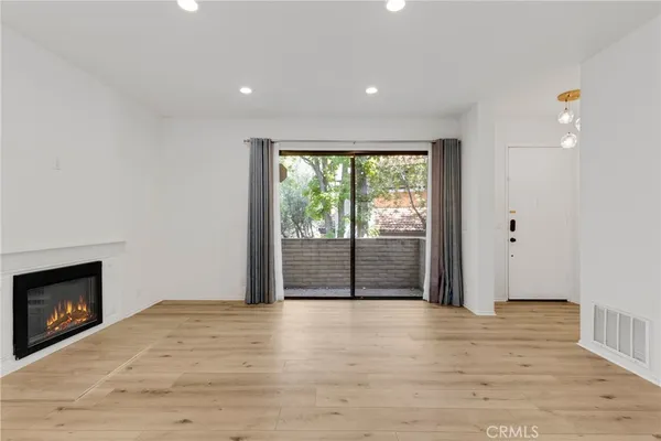 $4,600 | 21900 Marylee Street, Unit 257, Woodland Hills, CA 91367