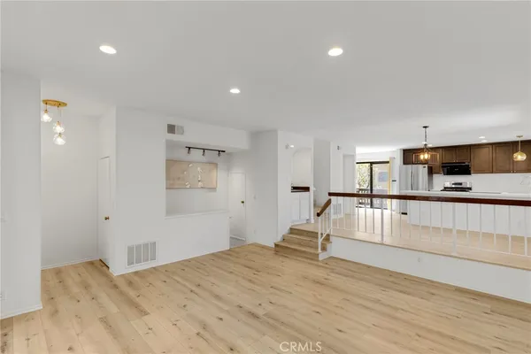 $4,600 | 21900 Marylee Street, Unit 257, Woodland Hills, CA 91367
