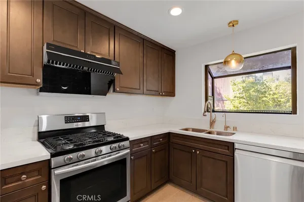 $4,600 | 21900 Marylee Street, Unit 257, Woodland Hills, CA 91367