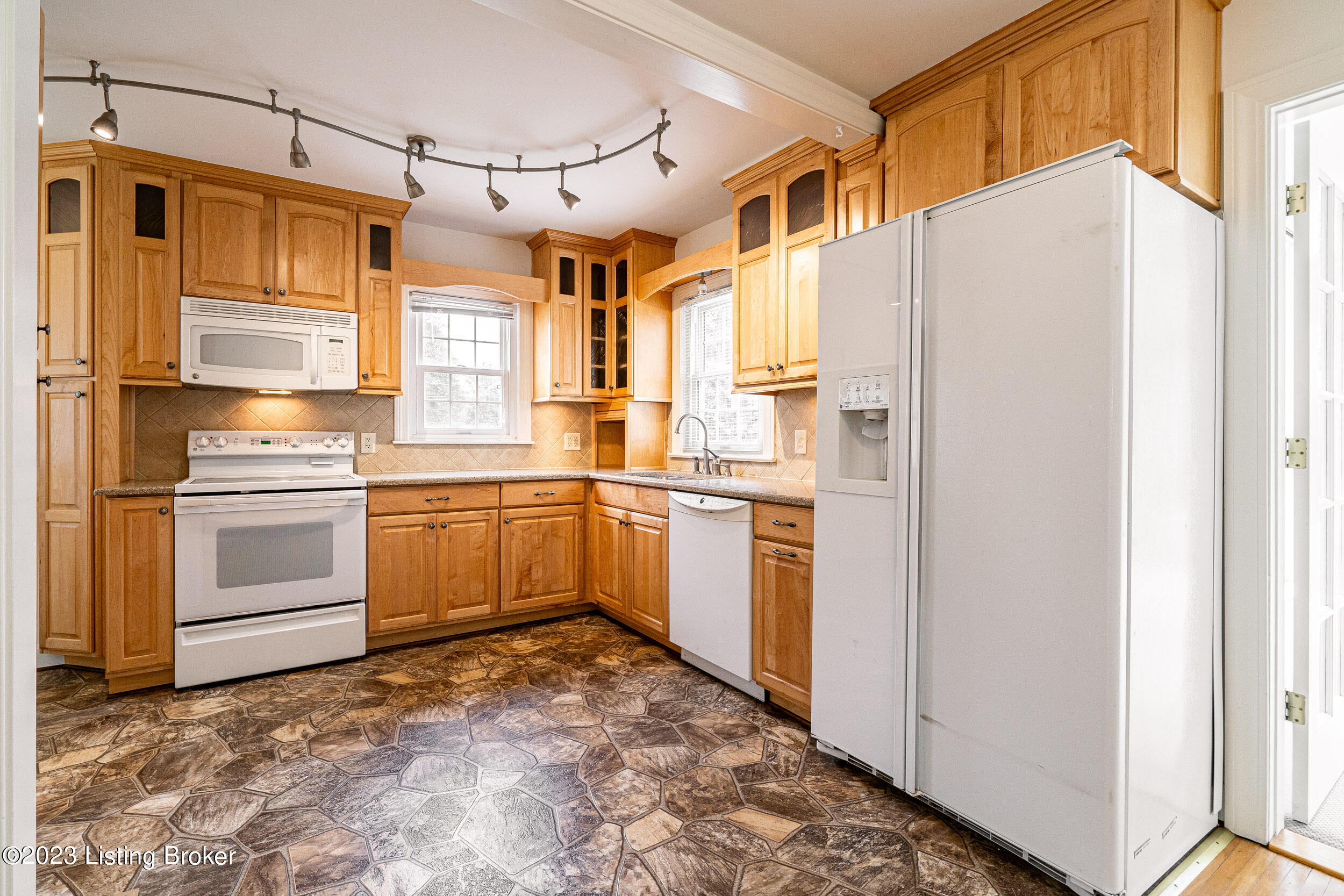 4020 Gloucester Road Louisville, KY 40207 - Photo 10 of 46 4020 Gloucester Rd-16