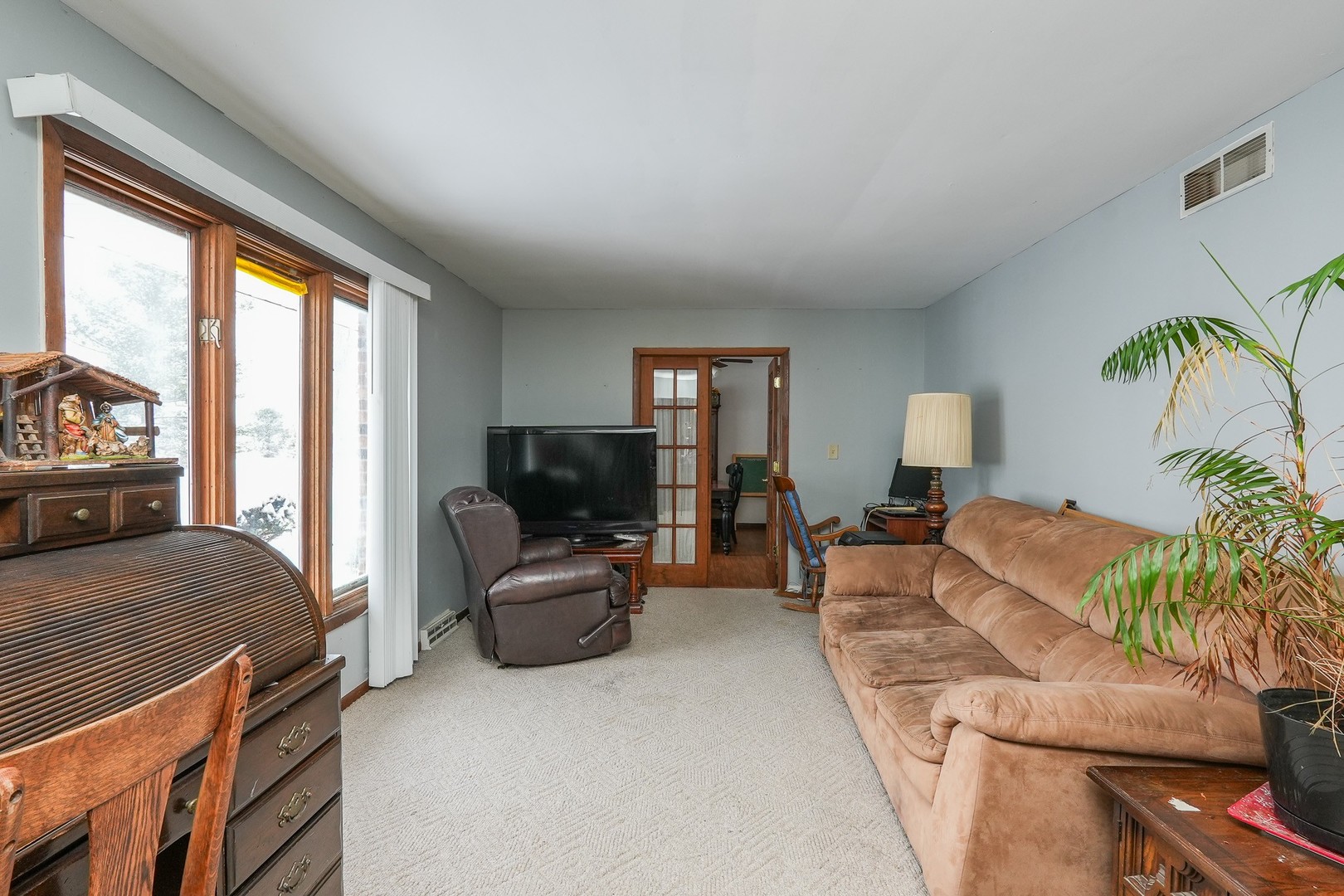 27429 South Scheer Road Manhattan, IL 60442 - Photo 9 of 21 a living room with furniture and a flat screen tv