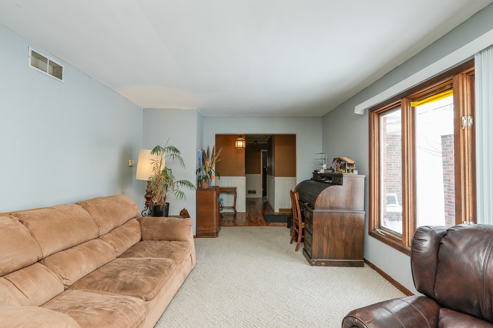 27429 South Scheer Road Manhattan, IL 60442 - Photo 10 of 21 a living room with furniture and a window