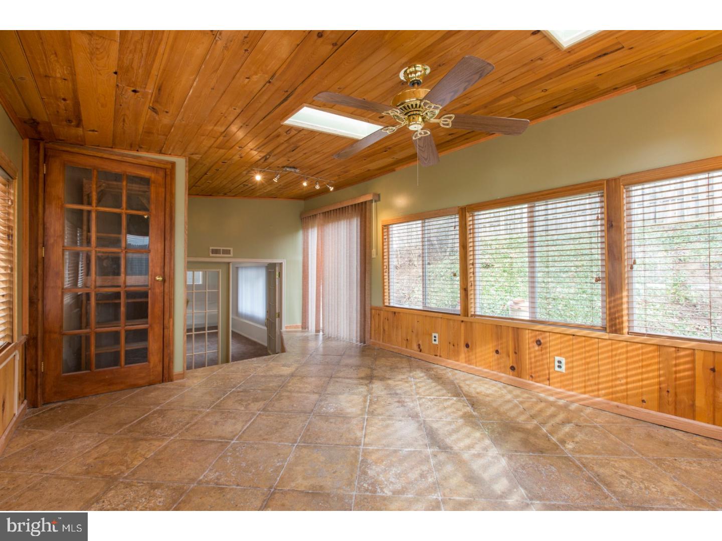 8993 Springview Road Philadelphia, PA 19115 - Photo 12 of 25