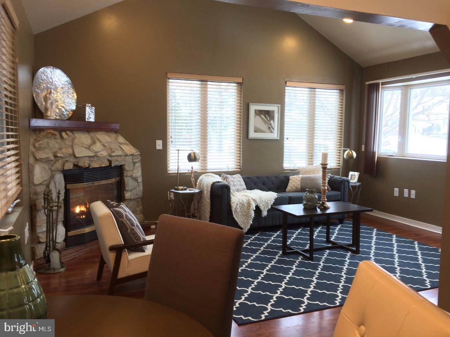 8993 Springview Road Philadelphia, PA 19115 - Photo 4 of 25 Living Room