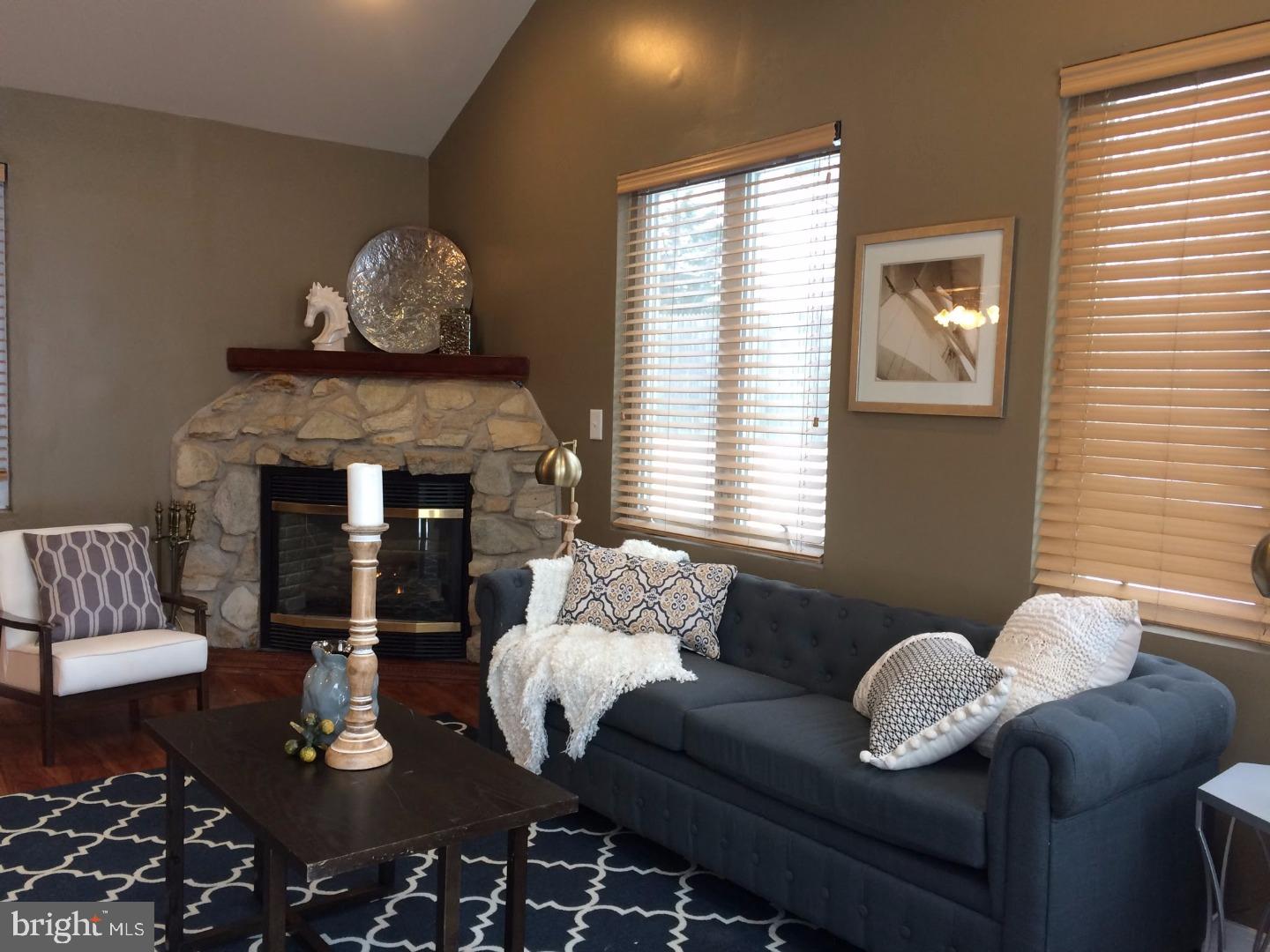 8993 Springview Road Philadelphia, PA 19115 - Photo 5 of 25 Living Room