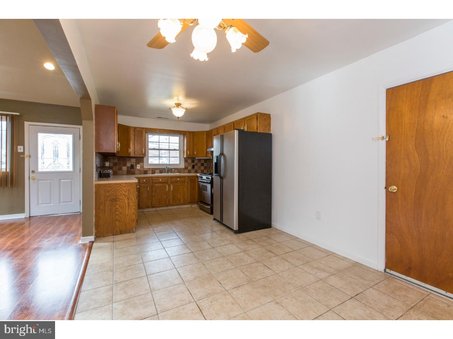 8993 Springview Road Philadelphia, PA 19115 - Photo 6 of 25 Kitchen