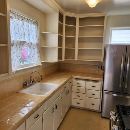 $4,800 | 906 North Nopal Street, Santa Barbara, CA 93103