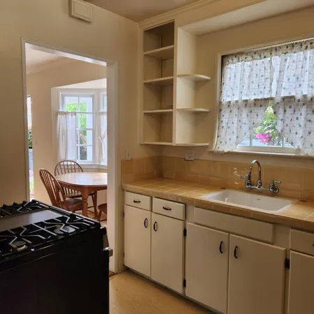 $4,800 | 906 North Nopal Street, Santa Barbara, CA 93103