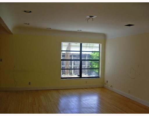 1327 North Park Road Hollywood, FL 33021 - Photo 2 of 11 Living Room