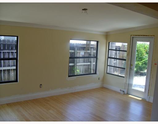 1327 North Park Road Hollywood, FL 33021 - Photo 3 of 11 Den/Family/Great Room