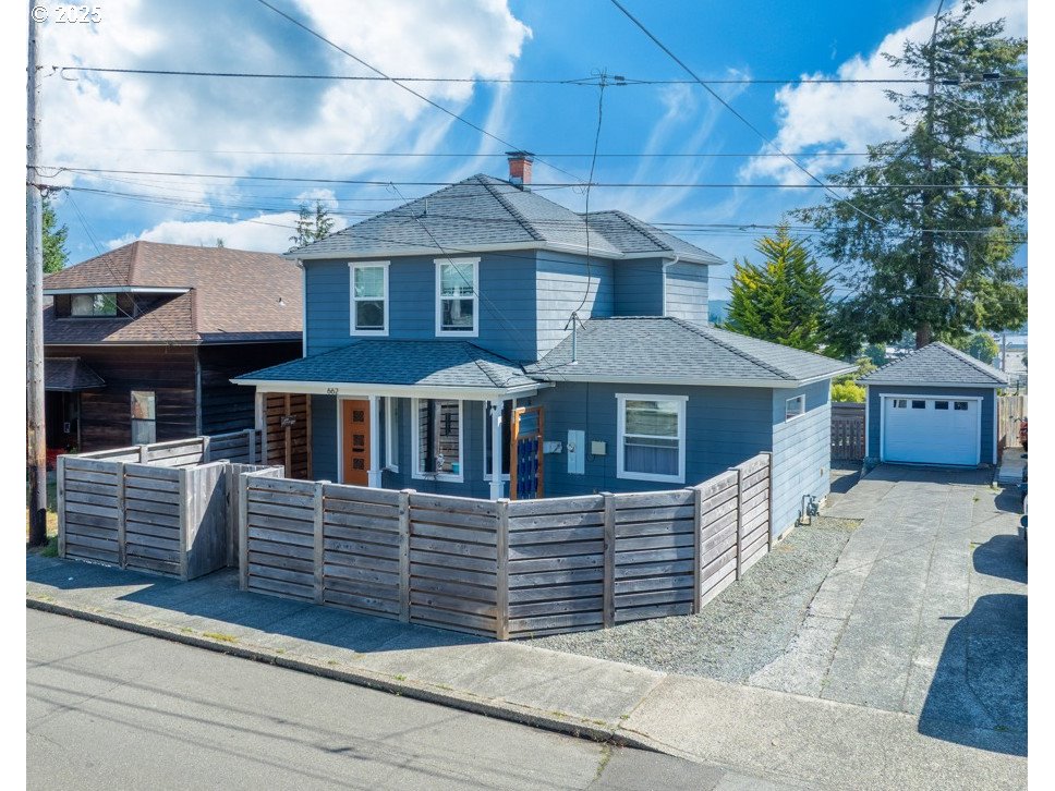 662 South 11th Street Coos Bay, OR 97420 - Photo 1 of 47