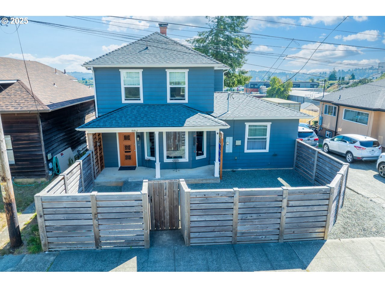 662 South 11th Street Coos Bay, OR 97420 - Photo 2 of 47