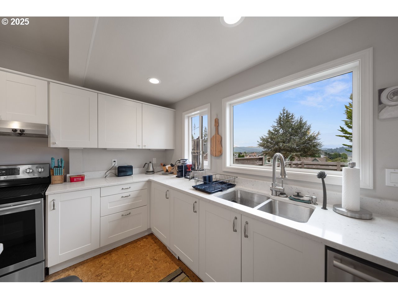 662 South 11th Street Coos Bay, OR 97420 - Photo 31 of 47