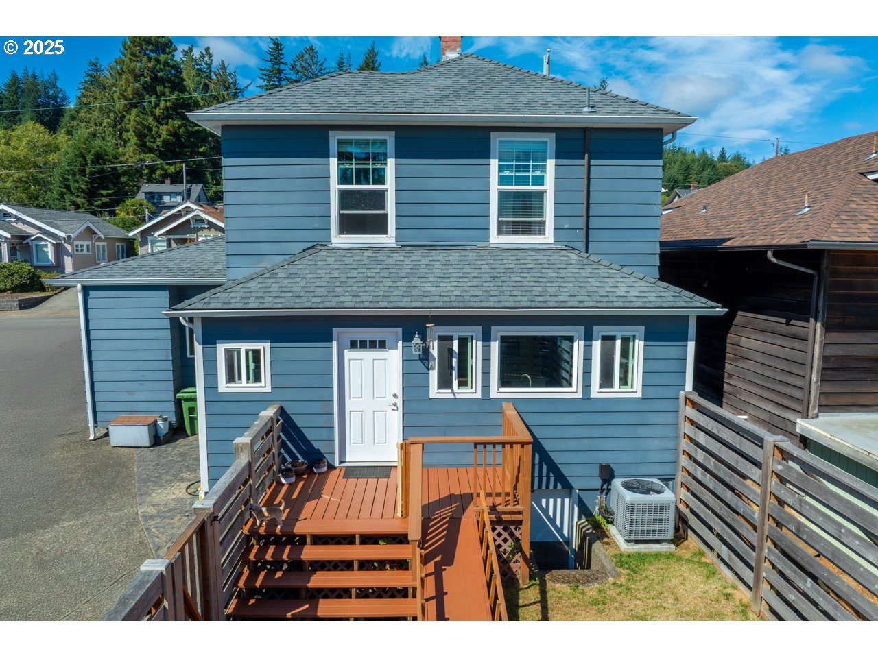 662 South 11th Street Coos Bay, OR 97420 - Photo 4 of 47