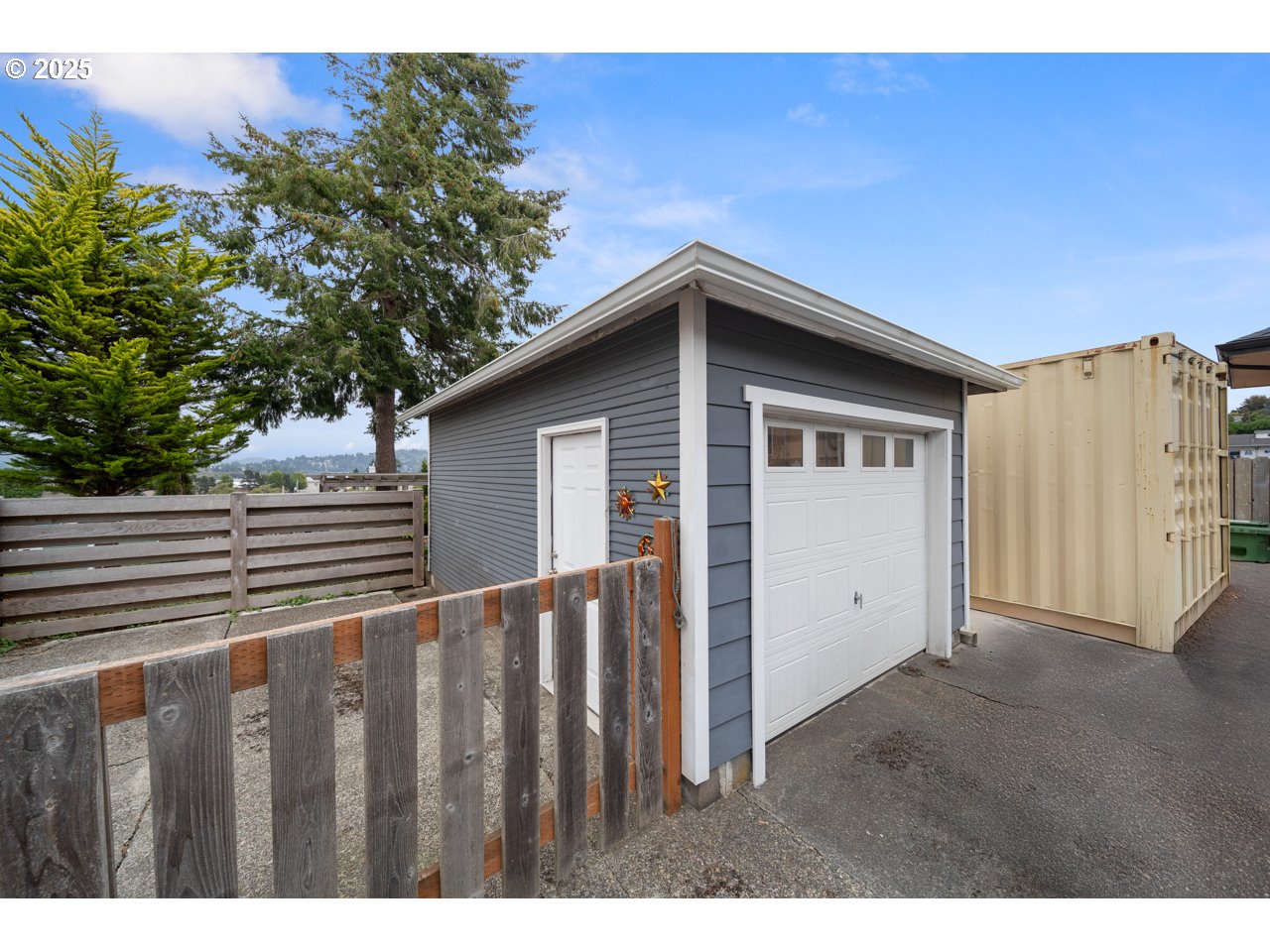 662 South 11th Street Coos Bay, OR 97420 - Photo 9 of 47