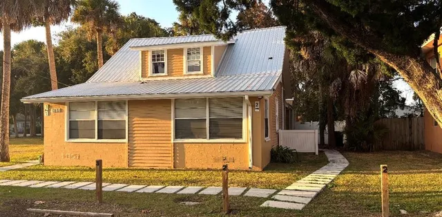 $1,595 | 860 Magnolia Avenue, Unit 2, Daytona Beach, FL 32114