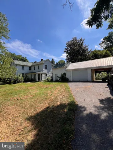 $2,100 | 704 West Washington Street, Charles Town, WV 25414