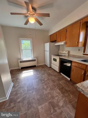 $2,100 | 704 West Washington Street, Charles Town, WV 25414