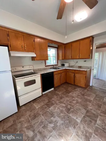 $2,100 | 704 West Washington Street, Charles Town, WV 25414