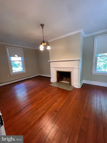 $2,100 | 704 West Washington Street, Charles Town, WV 25414