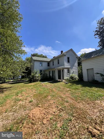 $2,100 | 704 West Washington Street, Charles Town, WV 25414