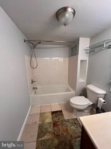 $2,100 | 704 West Washington Street, Charles Town, WV 25414