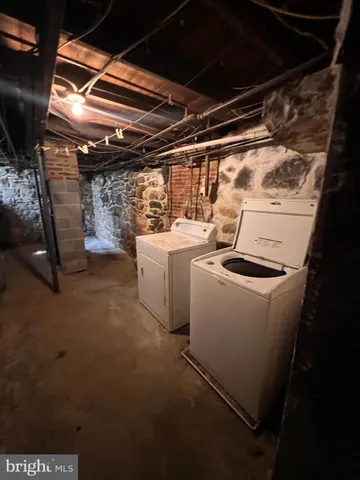 $2,100 | 704 West Washington Street, Charles Town, WV 25414