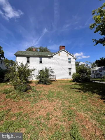 $2,100 | 704 West Washington Street, Charles Town, WV 25414