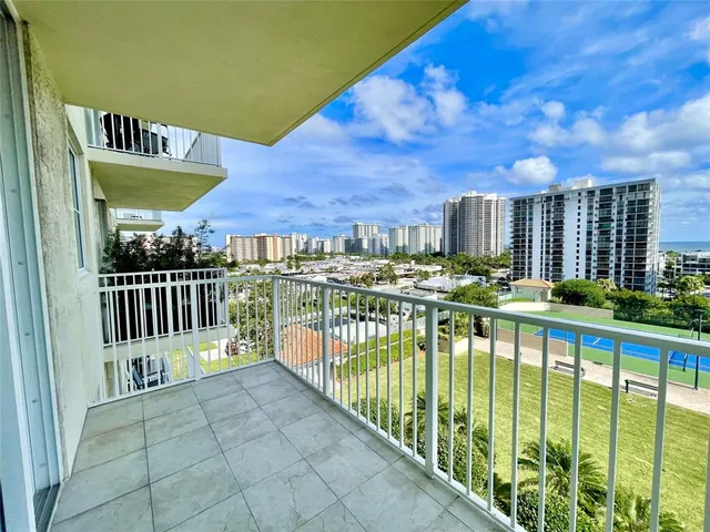 $405,000 | 3020 Northeast 32nd Avenue, Unit 905, Fort Lauderdale, FL 33308