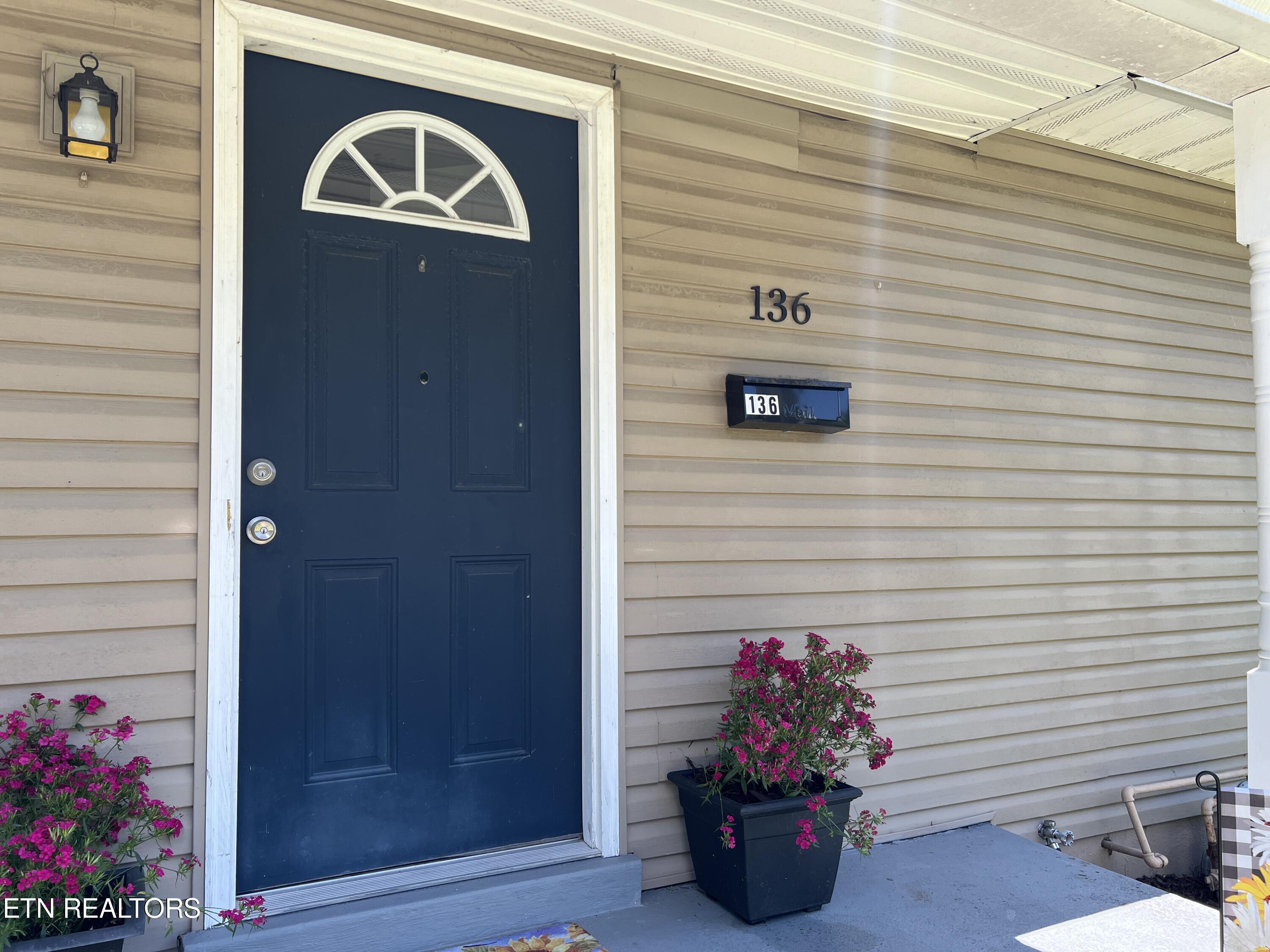 136 Athens Road Oak Ridge, TN 37830 - Photo 13 of 50 front door